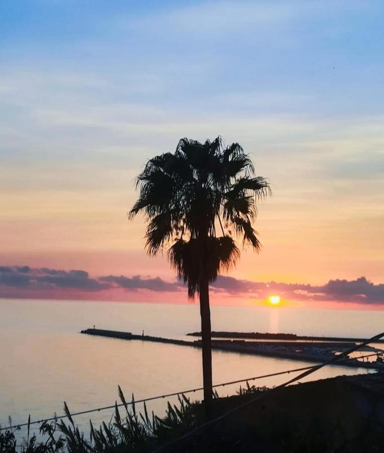 Mediterraneo Travel Gela Bagian luar foto